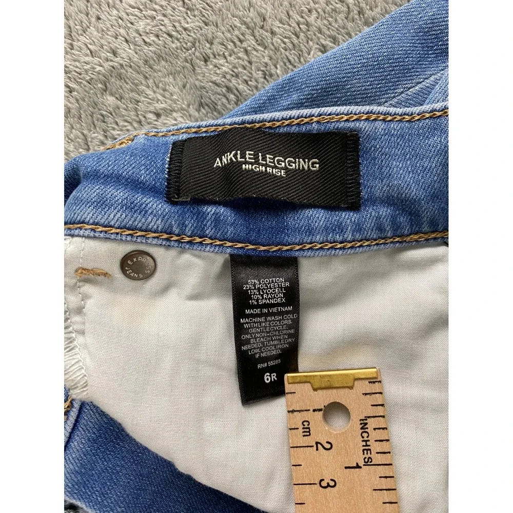 Express Jeans Ankle Legging High Rise Distressed Raw Hem Light Wash Blue 6R